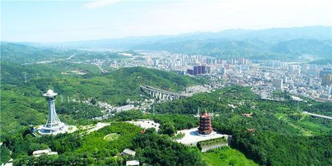 商洛市城管局:依法拆除違規廣告 精心扮靚城市顏值