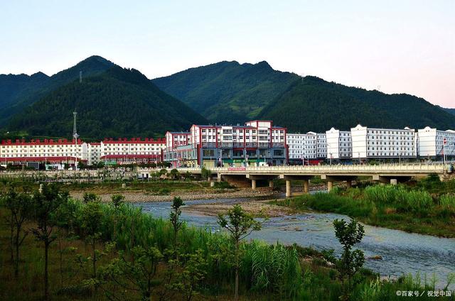 朱家灣村,秦嶺最美"會客廳" 朱家灣村位于陜西省商洛市柞水縣營盤鎮的