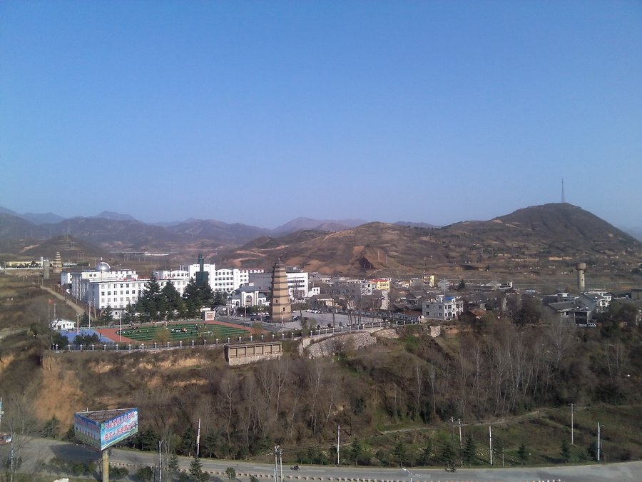 【遠(yuǎn)處眺望:商洛東龍山明代古塔攝影圖片】紀(jì)實(shí)