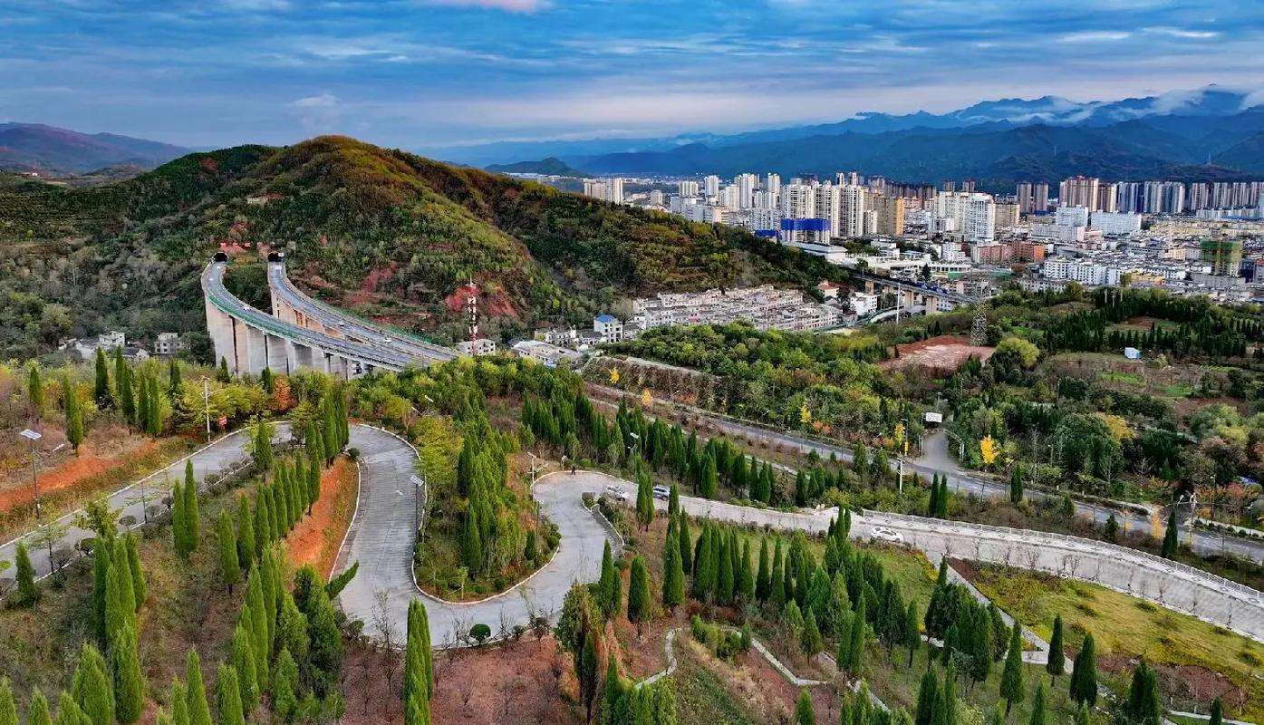 發(fā)源于秦嶺東麓,流經(jīng)商洛市三縣后注于